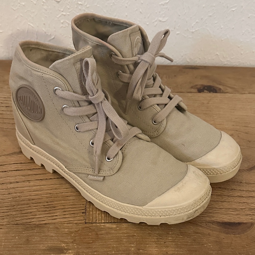 Palladium Pampa Hi Sahara Light Tan Canvas High-Tops